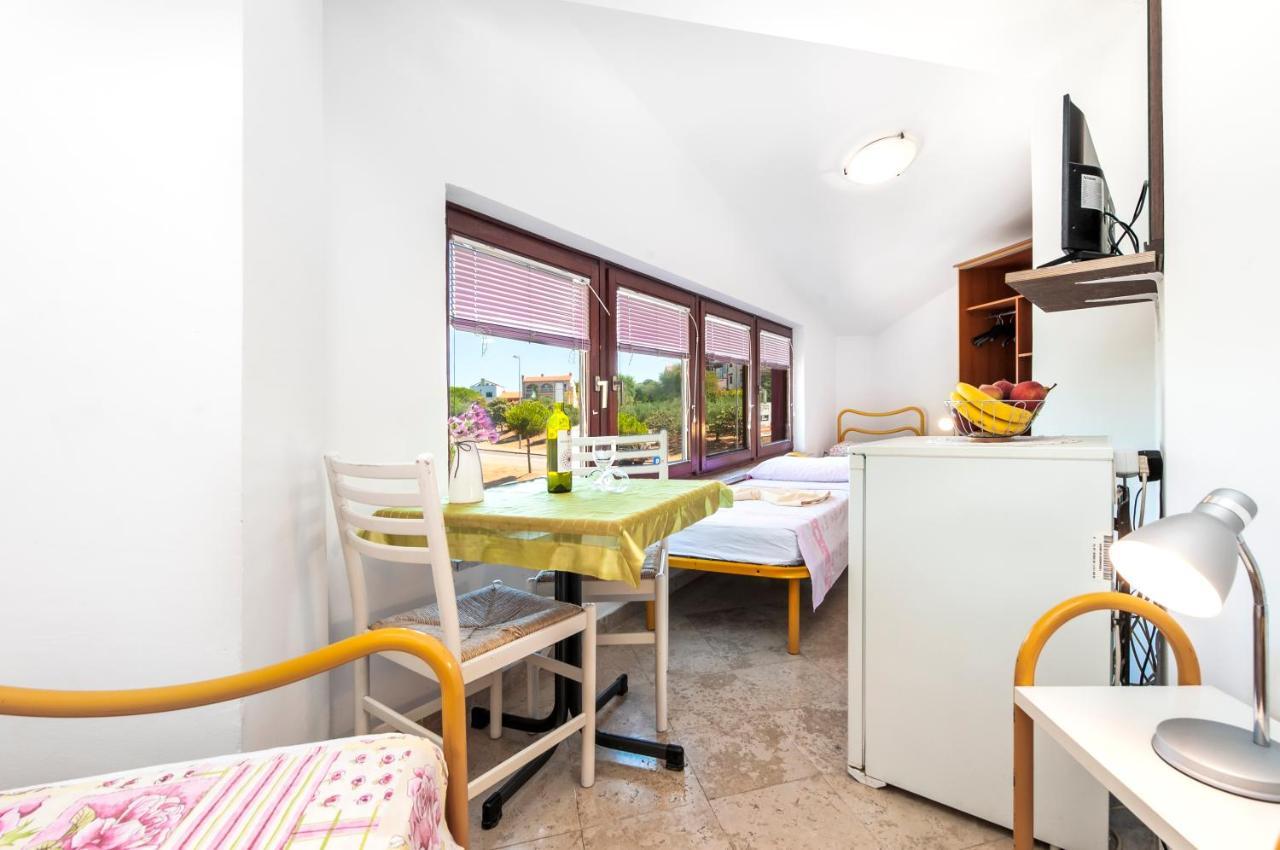 Апартаменты Near Beach And Rovinj Center 4 Экстерьер фото